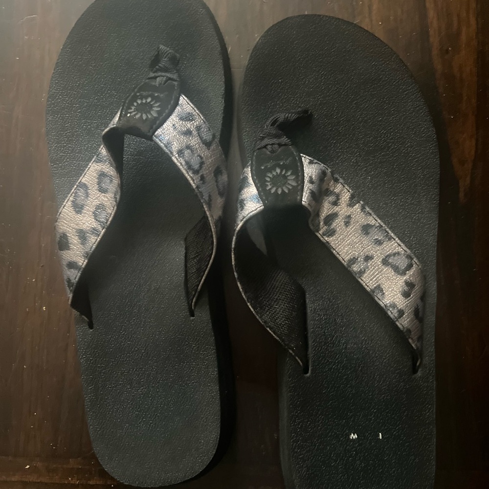 Yellow box sandals
